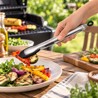 Nouvelles pinces alimentaires en acier inoxydable en gros avec embout en silicone, pinces de cuisine anti-rayures avec support, outils de service pour barbecue