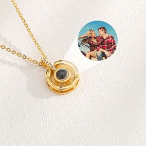 Collar con Colgante de Proyector de Imágenes Personalizado con 100 Idiomas de Te Amo, Oro de 18K, Foto Personalizada con Nombre - Product Image 1