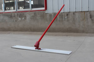 Herramienta de mano de flotador de toro de hormigón grande de grado industrial con varilla de nivelación de suelo de magnesio y placa de pulido - Product Image 2