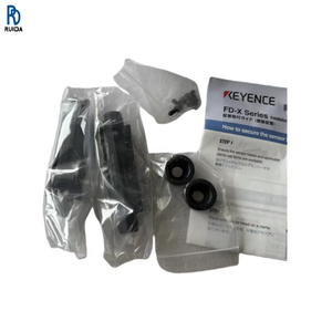 Sensor de Flujo KEYENCE FD-XC8R1 con Abrazadera para Tubería de Resina, Utilizado para el Control de Flujo de Soluciones de Limpieza en la Industria de la Impresión - Product Image 1