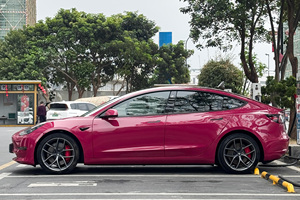 Préféré pour le film d'emballage énergique brillant magenta PET brillant de brillant de voiture de sport pour la <span class=keywords><strong>garde</strong></span> de partie et d'usure de voiture de sport - Product Image 4