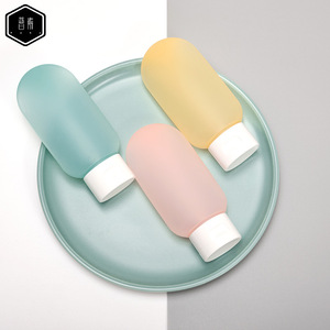 Ensemble de flacons de voyage pour shampoing et gel douche, 60 ml, en PE coloré semi-transparent, avec bouchon à clapet, pour une utilisation portable - Product Image 1
