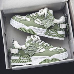Chaussures plates décontractées pour hommes, respirantes, légères, à semelles épaisses, design tendance, polyvalentes, en maille, à lacets, pour l'été - Product Image 1