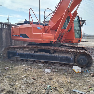 รถขุด DOOSAN DX300 มือสอง 30 ตัน เครื่องยนต์คัมมินส์ ปั๊มไฮดรอลิกคาวาซากิ มอเตอร์ วาล์ว KYB ชั่วโมงการใช้งานต่ำ สภาพ 90% ราคาแข่งขัน ปี 202 - Product Image 3