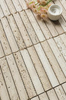 Mosaïque rainurée en marbre travertin beige PAIA STONE, forme arquée, pour murs intérieurs/extérieurs d'hôtels et piscines, design artistique, finition polie