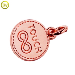 Collana oro rosa forma rotonda charm lettere loghi piccolo nome inciso metallo pendente per gioielli - Product Image 3