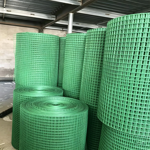 Malla de alambre soldada con orificios cuadrados recubierta de PVC verde Yuking, calibre de alambre de 2.0-4.0mm, para cercas, fábrica de Hebei, doblado y corte - Product Image 4