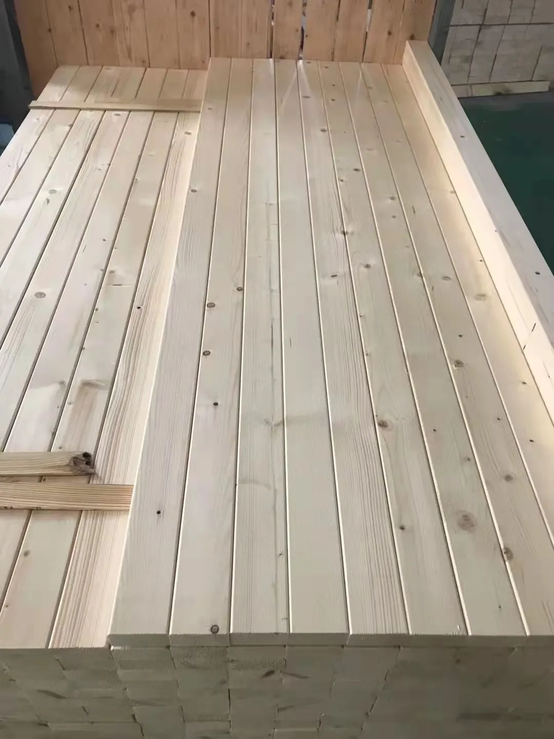 Vente de planches de bois de pin de construction d'usine de chine vente de planches de pin massif