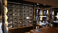 Meuble de Boutique pour hommes, présentoir de vêtements en Jeans, présentoir de Table de magasin de vêtements