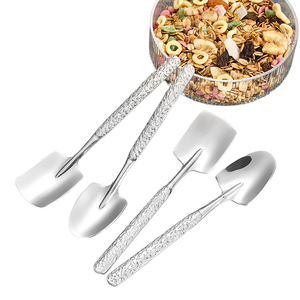 Cuillère à dessert en acier inoxydable 304 martelée, tête carrée moderne, cuillère à glace, poli miroir pour les occasions de fête - Product Image 1