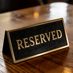 Placa Negra de Acero Inoxidable y Latón Mecanizada por CNC con Certificación ISO9001 - Indicador de Asientos Reutilizable para Restaurantes - Product Image 1