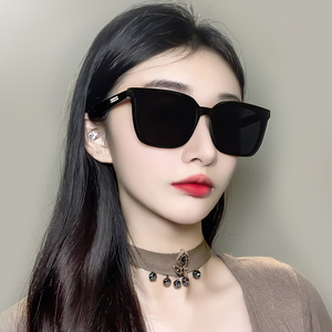 Gafas de sol negras Gm con montura de PC, lentes polarizadas UV400, estilo unisex para hombres y mujeres - Product Image 4