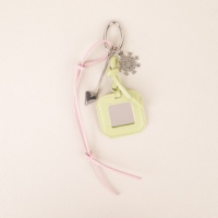 Breloque de sac en cuir miroir, faite main sur mesure, faible MOQ pour sac à main, accessoire de porte-clés, décor minimaliste élégant, cadeau pour employé de bureau
