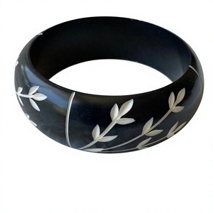 Fancy <b>Red</b> Ceramic Flower Pattern Resin Bangle <b>Bracelet</b> Colorful Trendy Design Stylish Unisex Cute Resin Material Jewelry Woman - Product Image 3