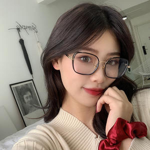 Montures de lunettes carrées Qianai, taille moyenne, TR90, anti-lumière bleue, lunettes d'ordinateur unisexes avec verres en polycarbonate, design irrégulier - Product Image 2