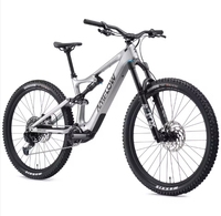 Vélo de montagne électrique en fibre de carbone Amflow PL Carbon 800Wh pour la conduite en plein air