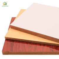 Panneau en MDF mélaminé 8 mm-21 mm E1 résistant à l'humidité, grain de bois brillant pour meubles