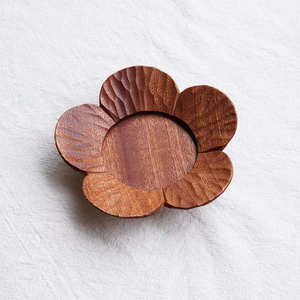 Dessous de verre à fleurs en bois sculpté Style japonais Tapis de tasse isolé thermiquement Tapis de boisson en bois massif - Product Image 1