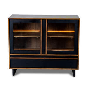 Armoire de rangement Oxberg en bois noir et naturel avec portes vitrées, tiroirs et éclairage intérieur LED - Product Image 2