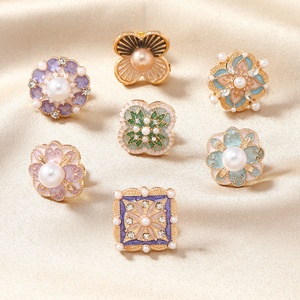 Vintage Floral imitação esmalte colar Pin Buckle para as mulheres elegante liga anti-exposição camisa pérola xale crachá chapeamento - Product Image 1