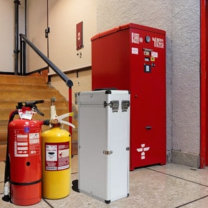 Boîte d'évacuation d'incendie portable EEBD, résistante aux chocs, avec cylindre de rechange, outils d'entretien, pour pompiers et détecteurs de fumée - Product Image 1