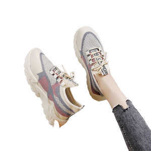 Zapatillas deportivas de mujer al por mayor de fábrica con plantillas cómodas, iluminadas, antiolor, que aumentan la altura, estilo deportivo para caminar para niñas. - Product Image 4