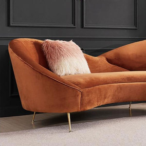 رائج البيع صالون تجميل الملابس متجر غرفة المعيشة ، أريكة فاخرة حديثة منحنية مع الساق الذهبية - Product Image 4