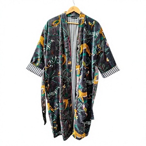 Bata Larga de Terciopelo con Estampado Animal para Mujer, Ropa de Estar por Casa Suave, Kimono de Verano de Longitud Completa, Sin Mangas, Sin Cuello, con Puños a Rayas, Ropa de Dormir - Product Image 1