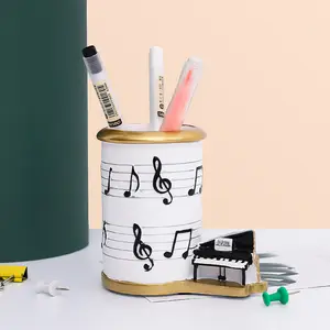 北欧スタイルの樹脂工芸品音符ラインピアノペンホルダー創造的な学生ギフト装飾のための化粧ブラシホルダー