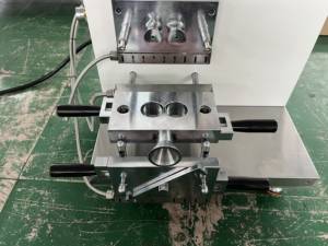 0,05l Desktop Mini-Labor Interner Mischer PLC-Steuerung Hochpräzises Gummi-Kunststoff-Testgerät - Product Image 3