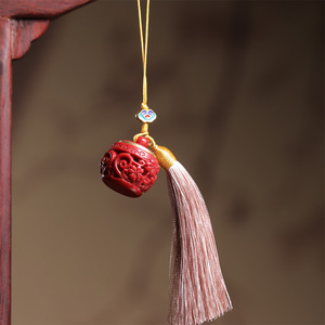 Pendentif sachet théière en cinabre sculpté en forme de lotus avec pompon, accessoire d'aromathérapie de style chinois pour cadeau du Nouvel An chinois - Product Image 1