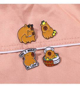 Anime Capybara Rat broche Lindo bolso decoración aleación insignia cintura Pin - Product Image 2