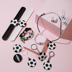Llavero de fútbol Accesorios de fiesta para niños Pulsera Broche Anillo a presión - Product Image 1