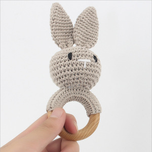 Nouvel arrivage <span class=keywords><strong>de</strong></span> <span class=keywords><strong>hochet</strong></span> en coton naturel avec <span class=keywords><strong>anneau</strong></span> <span class=keywords><strong>de</strong></span> <span class=keywords><strong>dentition</strong></span> en bois doux - Product Image 1