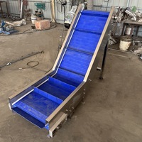 Machine de convoyeur de levage incliné modulaire en plastique de forme réglable de l'ascenseur Z pour débarquer ou décharger le convoyeur