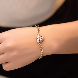 สร้อยข้อมือแฟชั่นดีไซน์สวย วัสดุสแตนเลสสตีล 316L ชุบทอง PVD ประดับจี้รูปหัวใจ ทนทาน สวยงาม เหมาะสำหรับผู้หญิง - Product Image 3