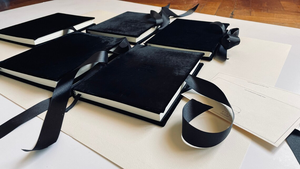 Agenda Personalizada A5 A4 A6 con Encuadernación de <span class=keywords><strong>Terciopelo</strong></span> Negro y Cintas de Raso - Product Image 2