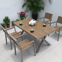 Ensemble de table à manger d'extérieur moderne 4 places en bois et plastique, mobilier de patio avec métal pour restaurant, patio ou jardin