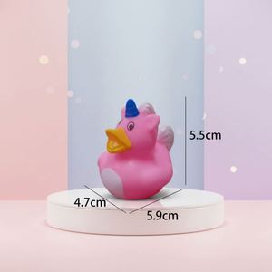Nouveau canard licorne arc-en-ciel en plastique de 2 pouces, décorations de fête, cadeau d'anniversaire, jouet pour le bain et le jeu dans l'eau pour bébé - Product Image 1