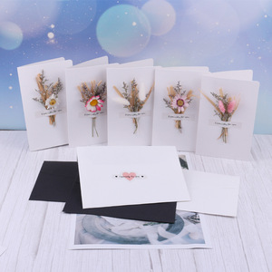 <span class=keywords><strong>Carte</strong></span> <span class=keywords><strong>de</strong></span> fleurs séchées S02139, accessoires photo Instagram, mini bouquet <span class=keywords><strong>de</strong></span> fleurs, cartes <span class=keywords><strong>de</strong></span> fleurs faites à la main, fleurs séchées tridimensionnelles, cartes <span class=keywords><strong>de</strong></span> vœux - Product Image 1