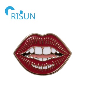 Halloween Bloody Vampire Fangs Black Lips Boca Esmalte Broche Pin Mochila Sombrero Bolsa Collar Solapa Pins Insignias Joyería gótica Regalo - Product Image 6