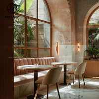 Ensemble de mobilier de restaurant moderne de luxe Ron Group : table carrée en velours blanc marbré et banquette en cuir