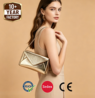 ZP5994 Sac à main pour femme, sac de soirée noir luxueux et pochette tendance avec chaîne métallique, portefeuille féminin orné