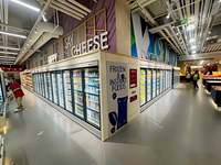 Vitrine Réfrigérée Verticale Personnalisée pour Viande, Grande Capacité, pour Supermarché et Boulangerie