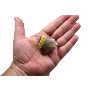 Bourdonnement d'amour Bumble Bee Puffy Heart, pierre de guérison des abeilles polie, décor fantaisiste doré pour le bonheur et la bonne énergie - Product Image 2