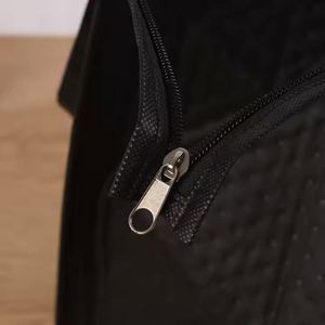 Sac isotherme personnalisé en non-tissé à bas prix, écologique et jetable, avec poignée souple et isolation en feuille d'aluminium pour plats à emporter - Product Image 6