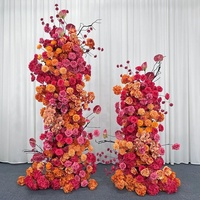 Décoration de fond de scène de mariage en rangée de roses artificielles de luxe en soie orange et rose vif pour présentoir de sol ou de fenêtre