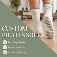 Chaussettes de Pilates personnalisées à volants, antidérapantes avec grip triangulaire, logo personnalisé, en coton premium, pour le studio