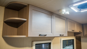 <span class=keywords><strong>Caravane</strong></span> pour <span class=keywords><strong>4</strong></span> personnes, fabrication directe d'usine, avec canapés-lits, châssis en acier robuste, réservoir d'eau de 160L - Product Image 3