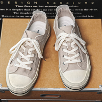 Baskets en toile délavée vintage à bords effilochés, lacets usés, chaussures plates de skateboard, style rétro vieilli, chaussures décontractées pour le skateboard